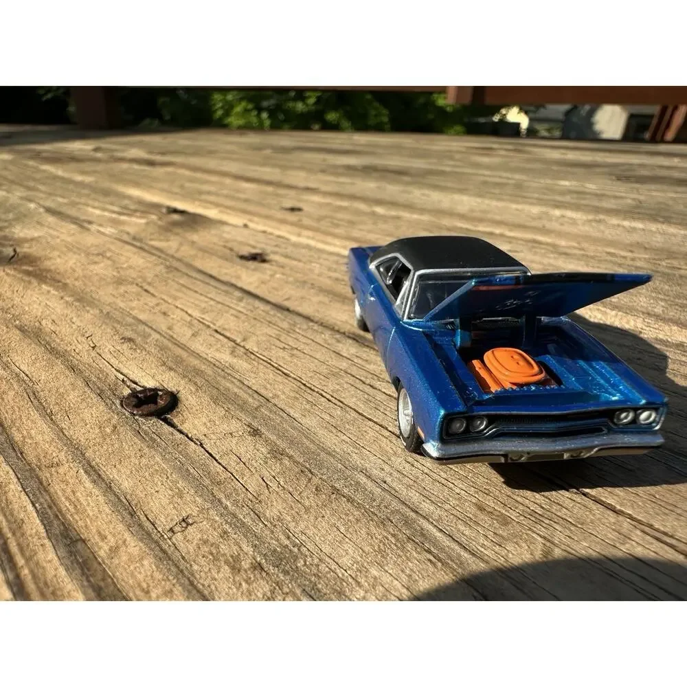 Greenlight Muscle Car Garage Collection 1970 Plymouth Road Runner Hemi Blue